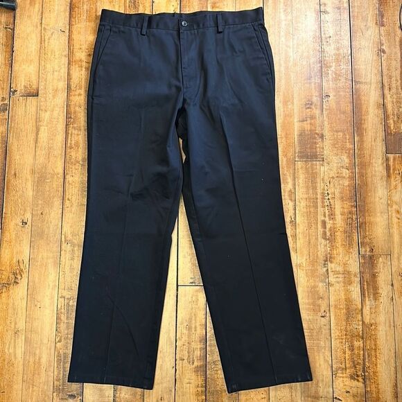 Dockers Mens size 38 x 32 Black Flat Front Classic Fit Khaki Pants Holiday dress